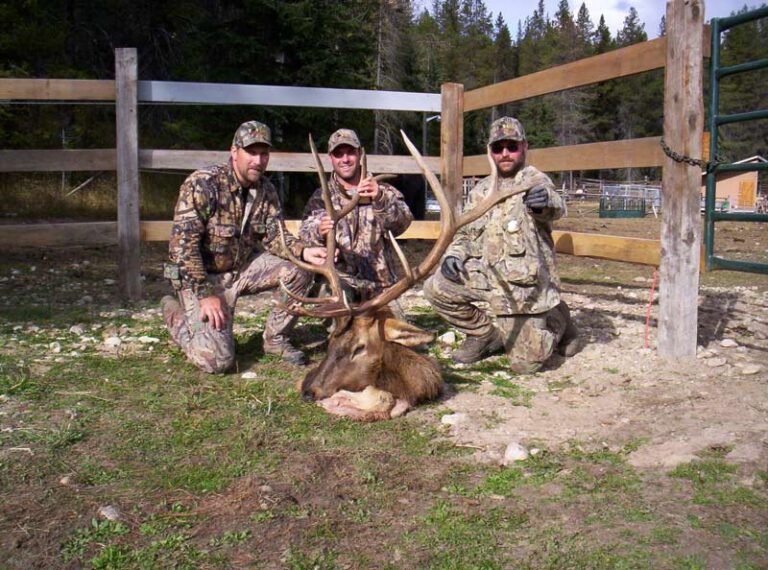 happy-elk-hunters